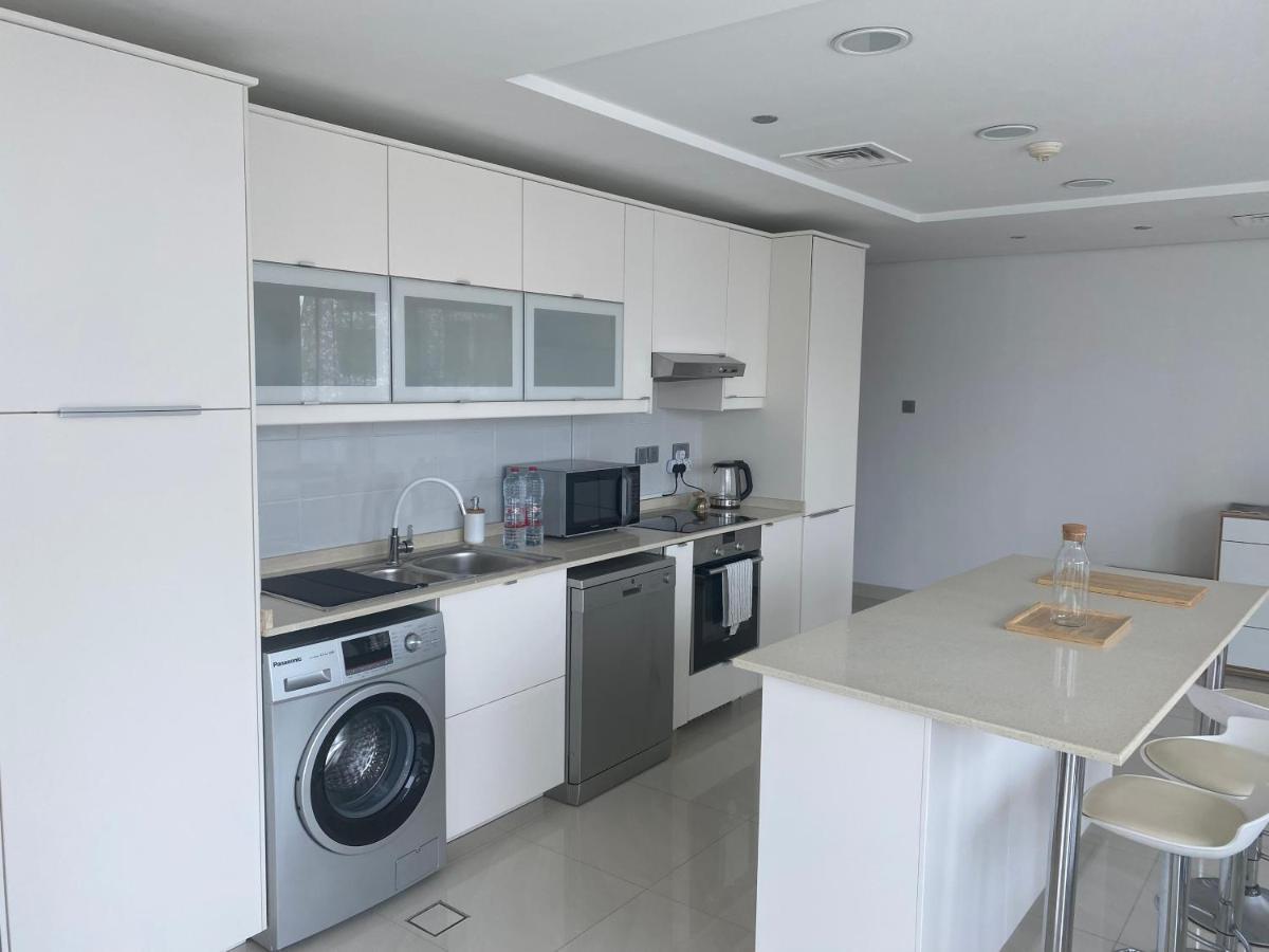 One Bedroom Apartment With Pool & Gym Near Marina Dubai Exteriör bild