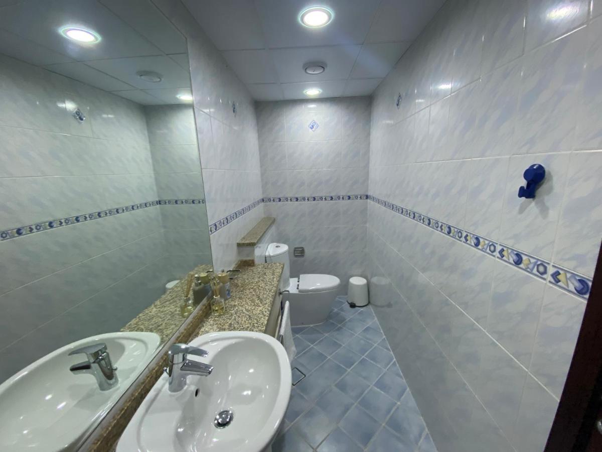 One Bedroom Apartment With Pool & Gym Near Marina Dubai Exteriör bild
