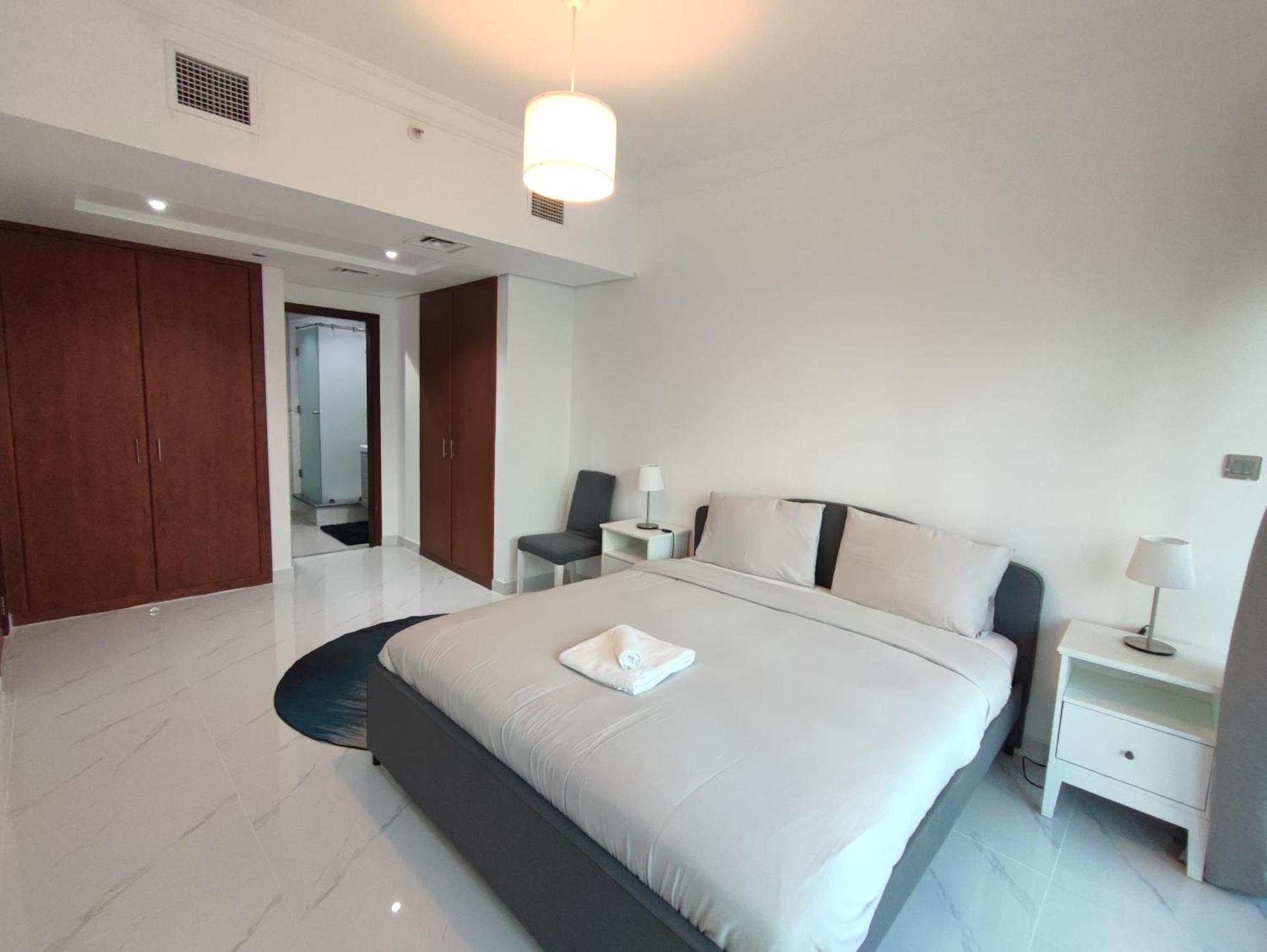One Bedroom Apartment With Pool & Gym Near Marina Dubai Exteriör bild