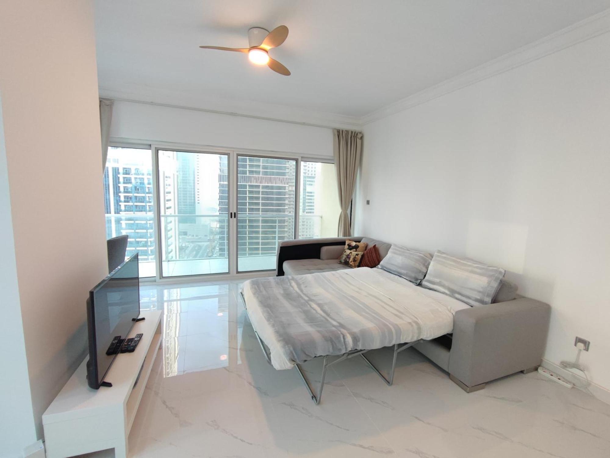 One Bedroom Apartment With Pool & Gym Near Marina Dubai Exteriör bild