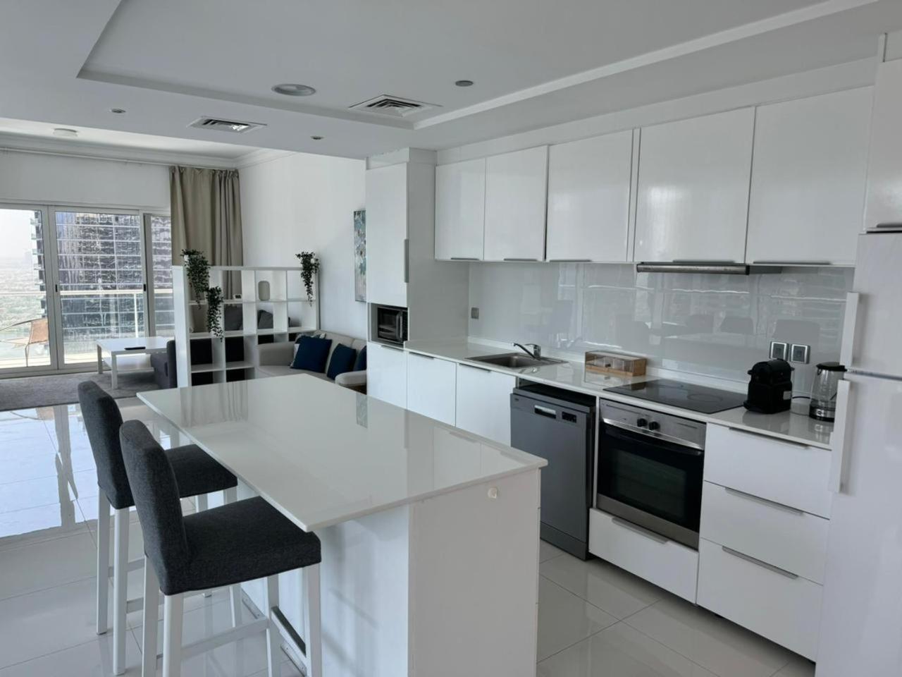 One Bedroom Apartment With Pool & Gym Near Marina Dubai Exteriör bild