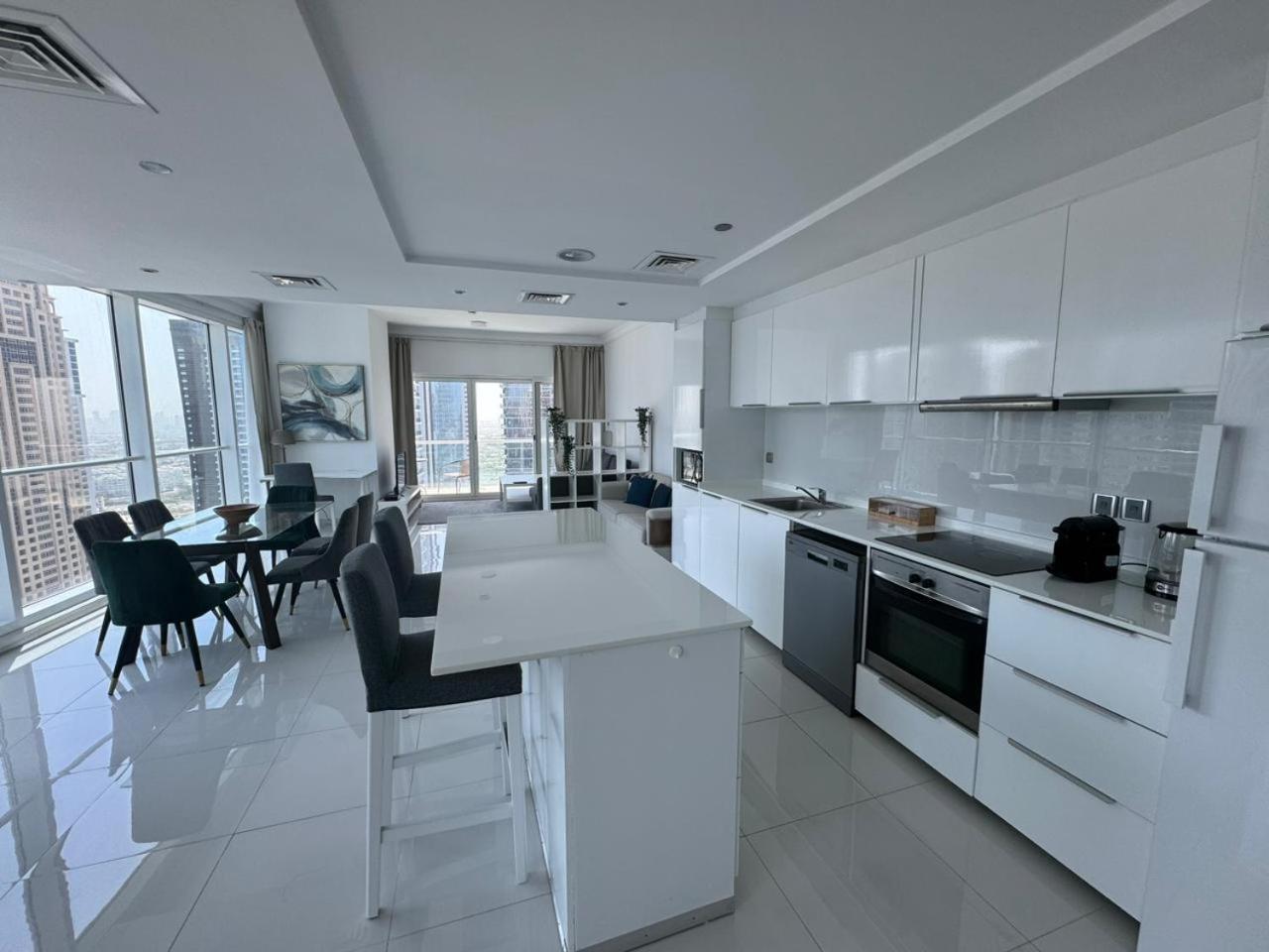 One Bedroom Apartment With Pool & Gym Near Marina Dubai Exteriör bild