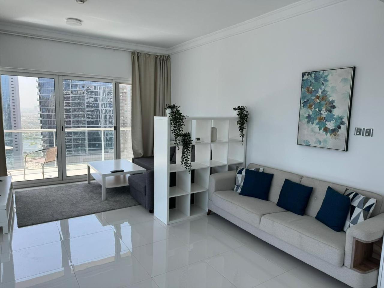 One Bedroom Apartment With Pool & Gym Near Marina Dubai Exteriör bild